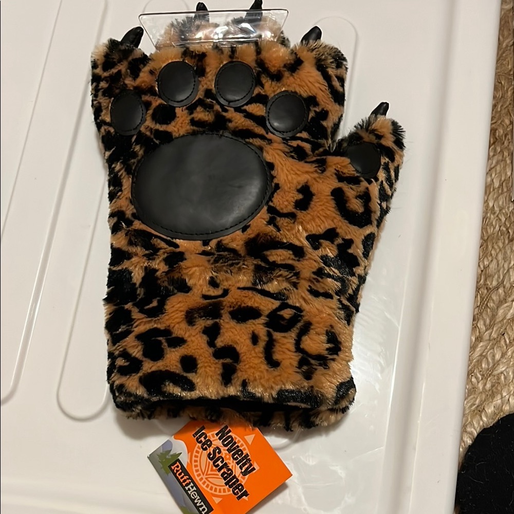Ruff Hewn Leopard Print Ice Scraper NWT - Picture 2 of 3
